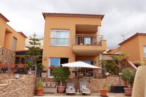 Современная вилла с 5 спальнями в Puerto de Santiago