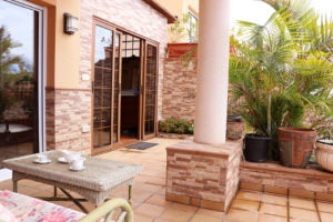 Современная вилла с 5 спальнями в Puerto de Santiago