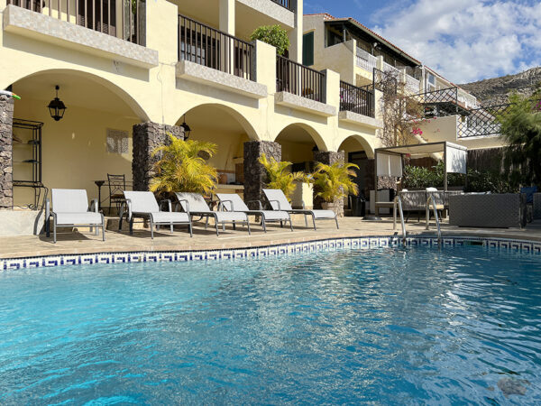 Вилла с 4 спальнями в Costa Adeje